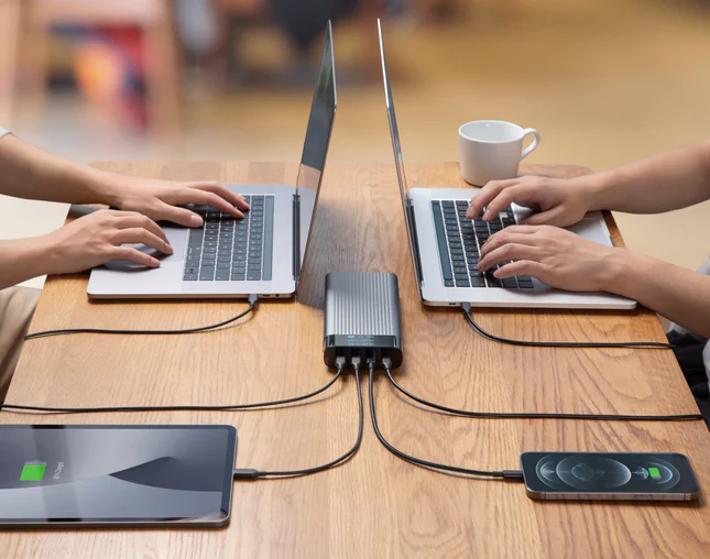 Banner Pin dự phòng Hyper 100W - Hyper.vn