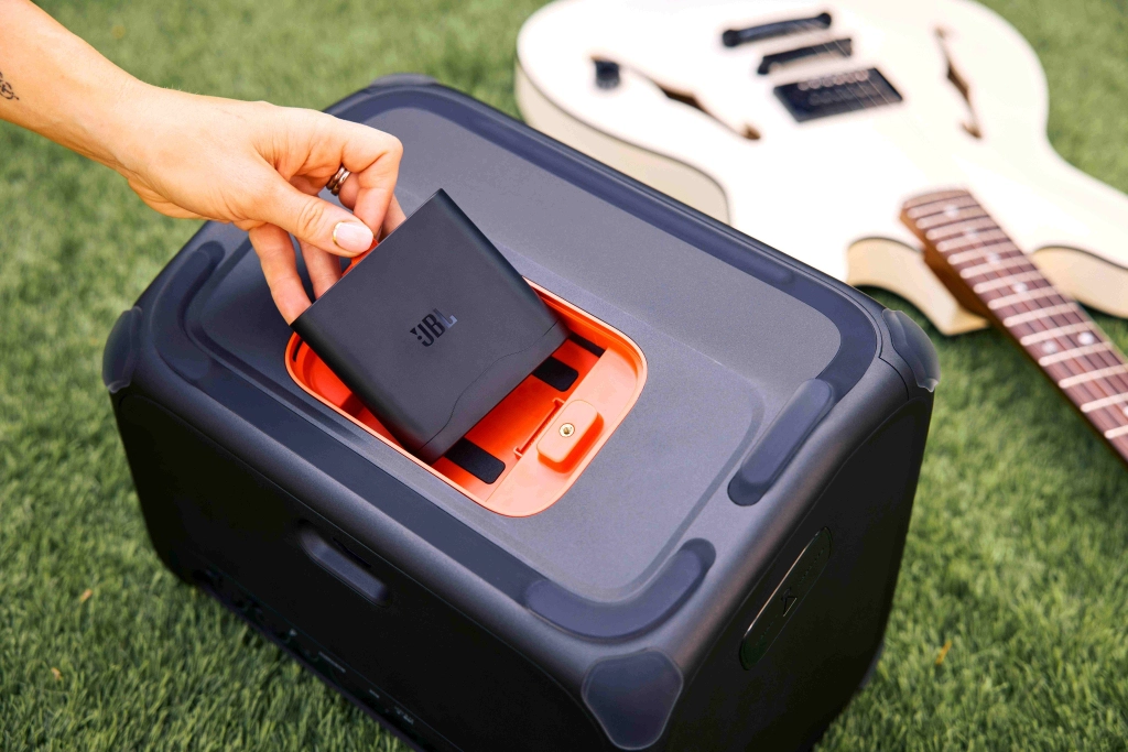 Loa Bluetooth JBL BandBox Trio