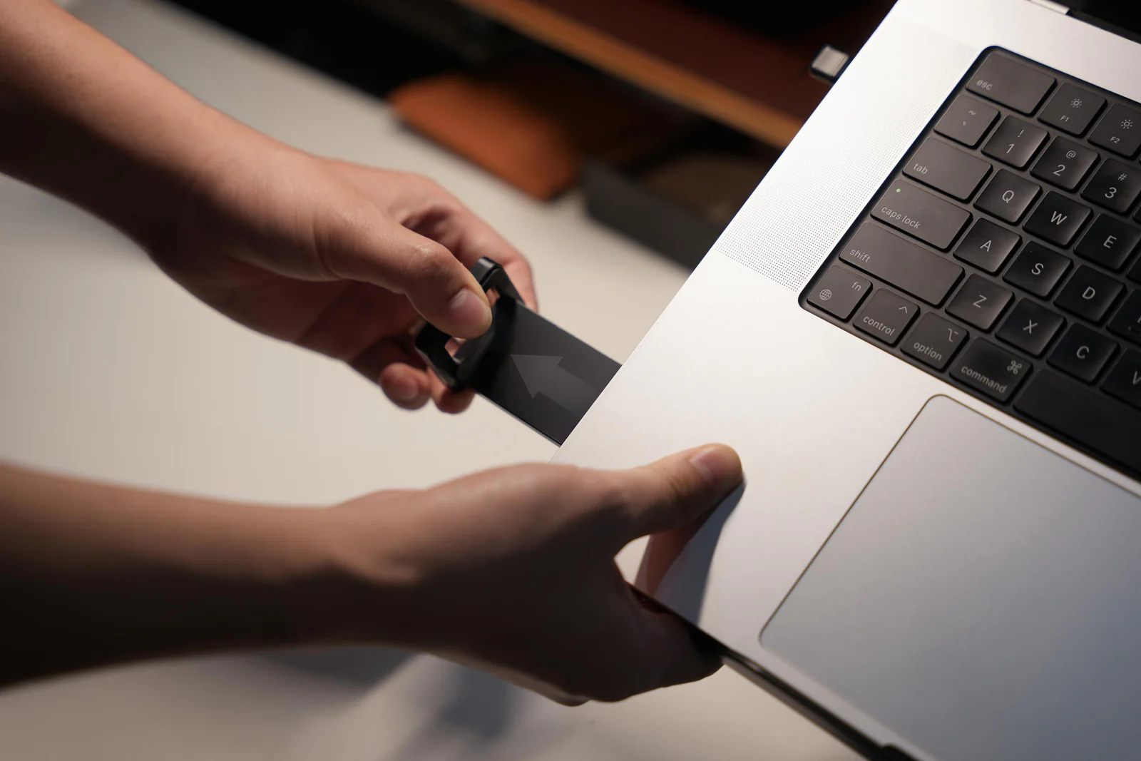 Giá Treo Laptop HyperWork LT03
